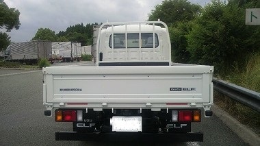 納車画像2 ご成約ありがとうございます。 2014年6月6日 福岡県 O様。 新車・Wキャブを納車させていただきました。
■いすゞエルフ H26年 TKG-NLR85