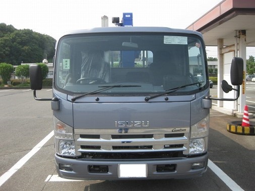 納車画像3 ご成約ありがとうございます 2014年7月2日 福岡県 Y様。 新車・2tクレーン付トラックを納車させていただきました。
■いすゞ エルフ H26年 TKG-NPR85AR
■タダノクレーン ZE295HR 5段クレーン・ラジコン・フックイン
●床鉄板・鳥居鉄板・作業灯・クレーン作業灯・車幅灯・エキスパンダー物入・アオリ三方Lアングル補強