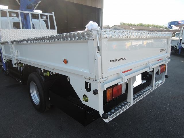 納車画像3 ご成約ありがとうございます 2014年9月17日 福岡県 Y様。新車2tクレーン付車を納車させていただきました。
■いすゞ エルフ H26年 TKG-NMR85AR
■タダノクレーン ZE264HR 4段ブーム・ラジコン・フックイン
●簡易ブル掛け、アオリ三方アルミ縞板張り、車幅灯、作業灯、エキスパン物入、
敷板格納