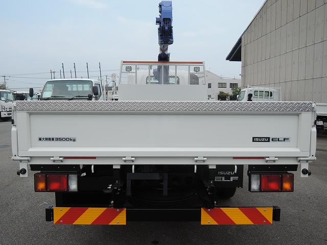 納車画像2 ご成約ありがとうございます 2014年9月9日 福岡県 T様。 新車2tクレーン付車を納車させていただきました。
■いすゞ エルフ H26年 TKG-NPR85AR
■タダノクレーン ZE294HR 4段ブーム・ラジコン・フックイン
●床板二重張り、鳥居(立上り鉄板・エキスパンダー張り・上部枕木)、アオリ三方アルミ縞板張り、
ロープ通し穴、作業灯、敷板及び格納箱製作、エキパン物入れ、シートカバー